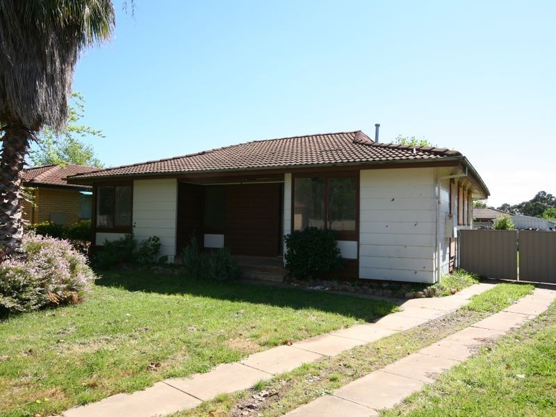 10 Edghill Place, Tolland NSW 2650