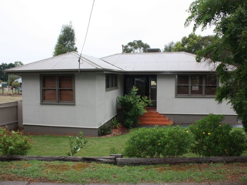 30 Gilmore Avenue, Mount Austin NSW 2650