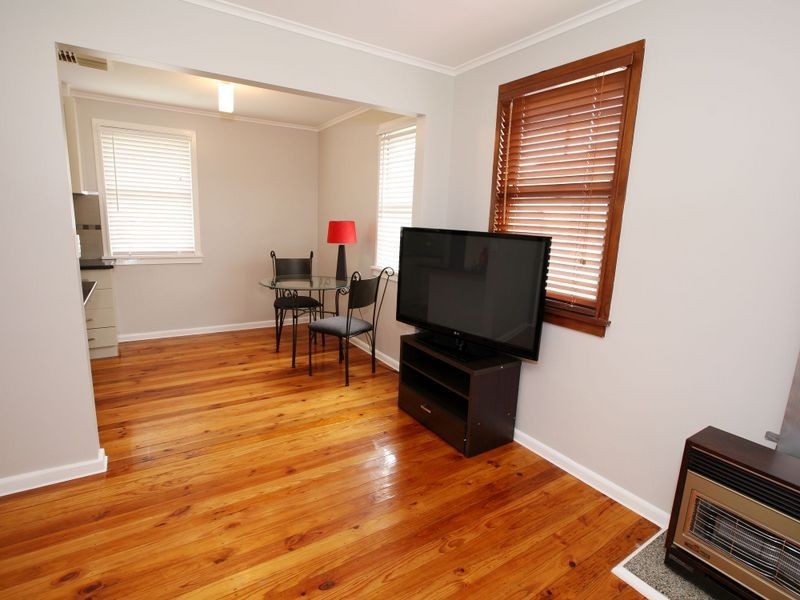 30 Gilmore Avenue, Mount Austin NSW 2650