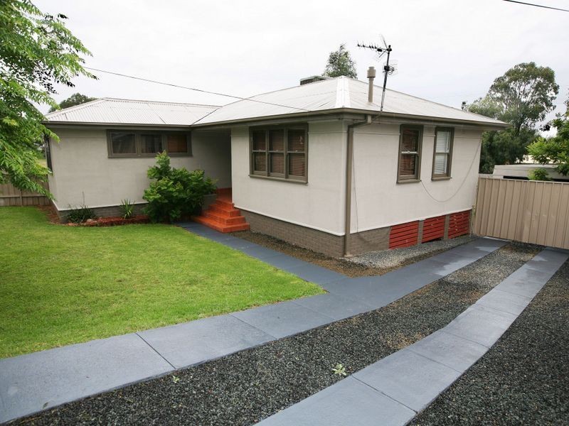 30 Gilmore Avenue, Mount Austin NSW 2650