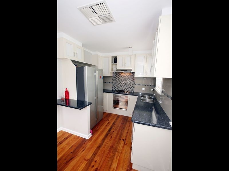 30 Gilmore Avenue, Mount Austin NSW 2650