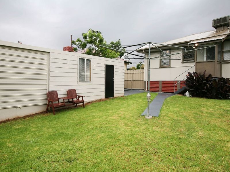 30 Gilmore Avenue, Mount Austin NSW 2650