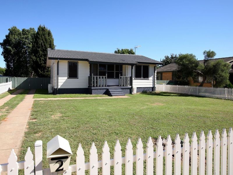 2 Meads Place, Mount Austin NSW 2650