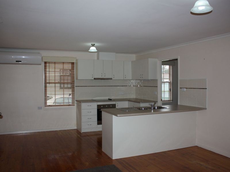 2 Meads Place, Mount Austin NSW 2650