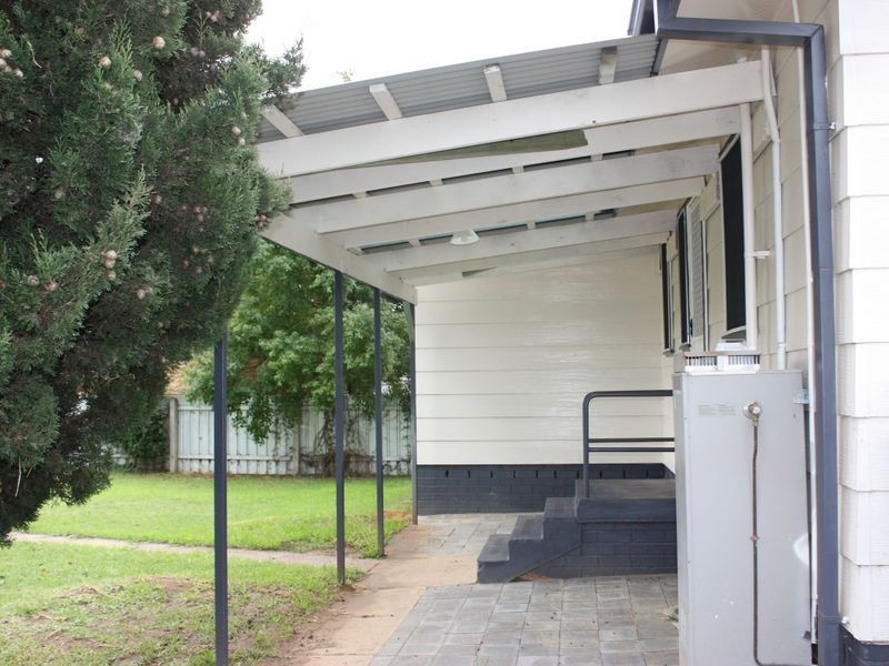 2 Meads Place, Mount Austin NSW 2650