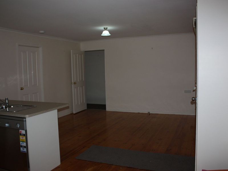 2 Meads Place, Mount Austin NSW 2650