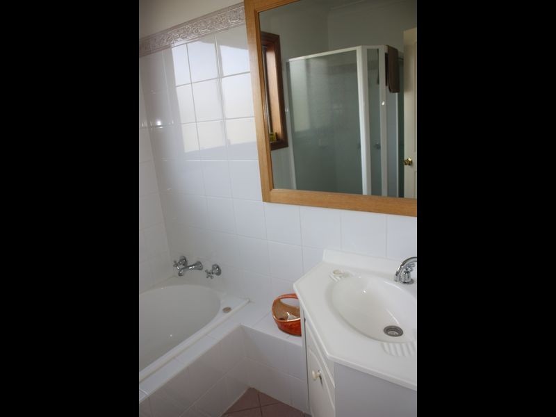 2/1 Derwent Avenue, Tatton NSW 2650