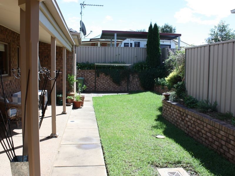 2/1 Derwent Avenue, Tatton NSW 2650