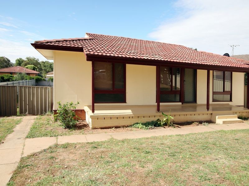 15 Poulton Street, Ashmont NSW 2650