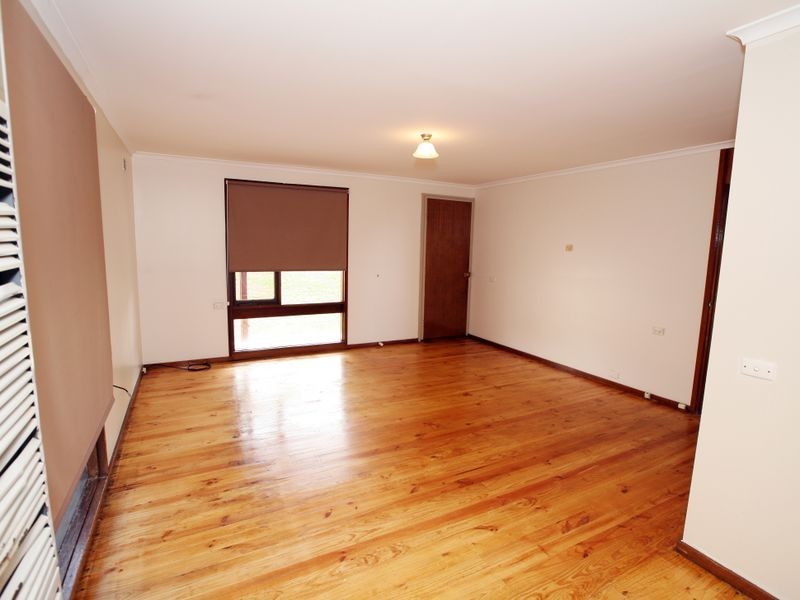 15 Poulton Street, Ashmont NSW 2650