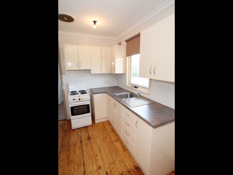 15 Poulton Street, Ashmont NSW 2650