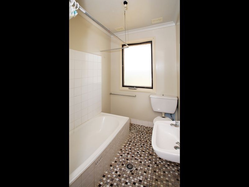 15 Poulton Street, Ashmont NSW 2650