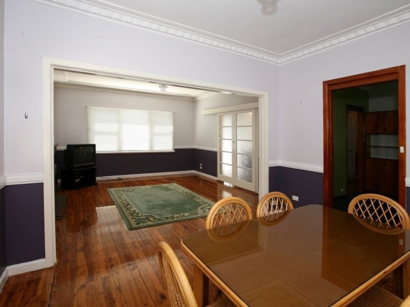 6 Charleville Road, Turvey Park NSW 2650