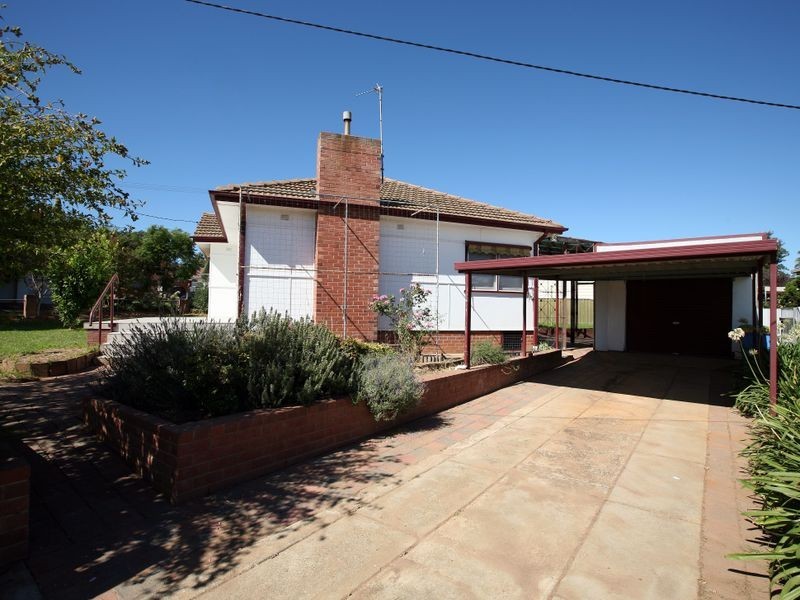 6 Charleville Road, Turvey Park NSW 2650