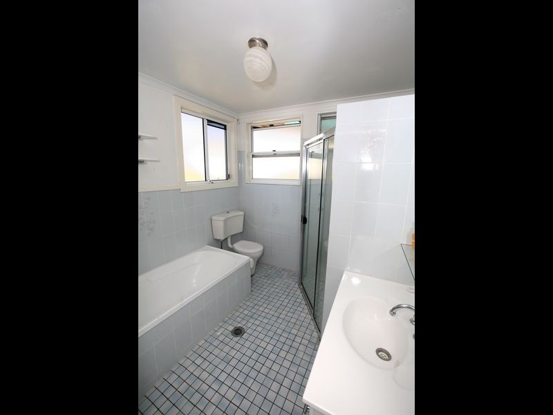 6 Charleville Road, Turvey Park NSW 2650