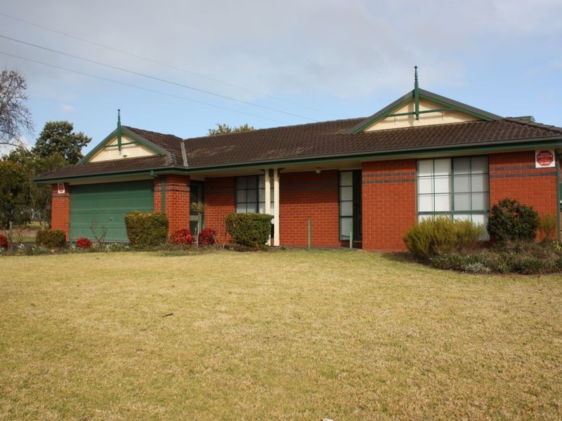 2 Mangrove Crescent, Forest Hill NSW 2651