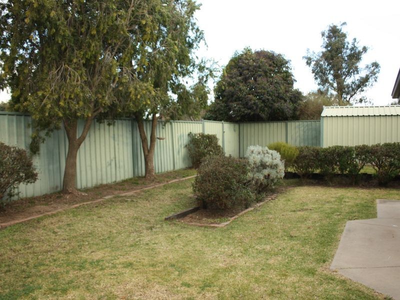 2 Mangrove Crescent, Forest Hill NSW 2651