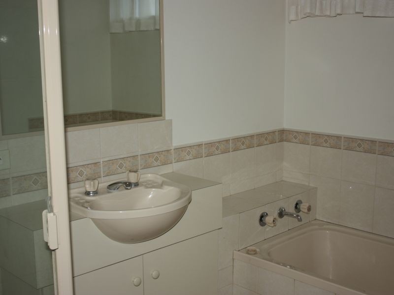 2 Mangrove Crescent, Forest Hill NSW 2651