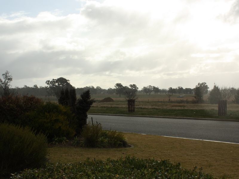 2 Mangrove Crescent, Forest Hill NSW 2651