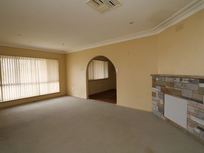 16 Kennedy Avenue, Kooringal NSW 2650