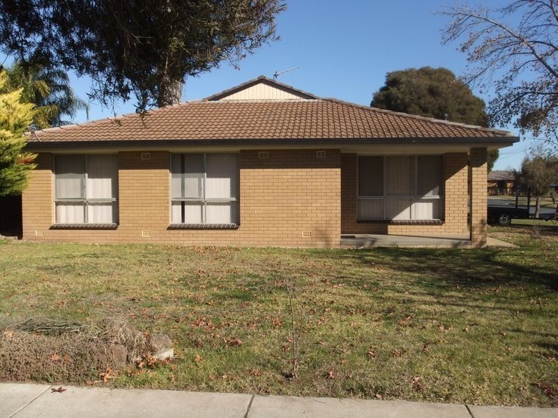 468 Lake Albert Road, Lake Albert NSW 2650