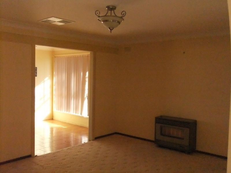 468 Lake Albert Road, Lake Albert NSW 2650