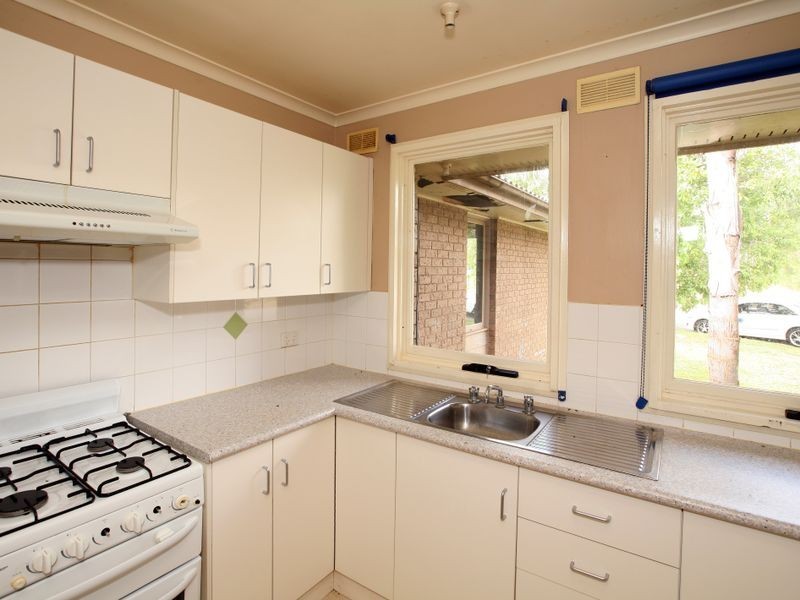 6 Flynn Place, Tolland NSW 2650