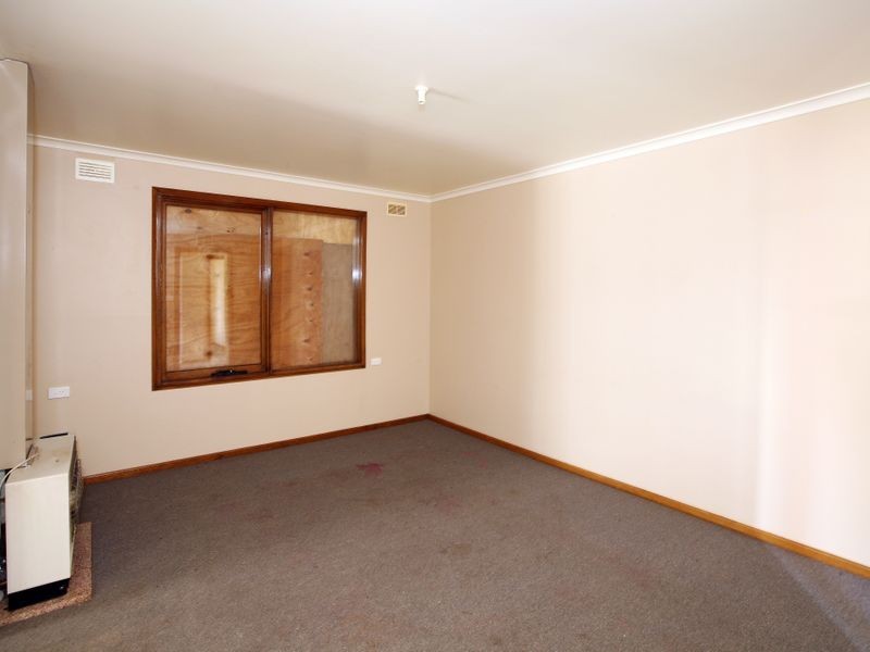 6 Flynn Place, Tolland NSW 2650