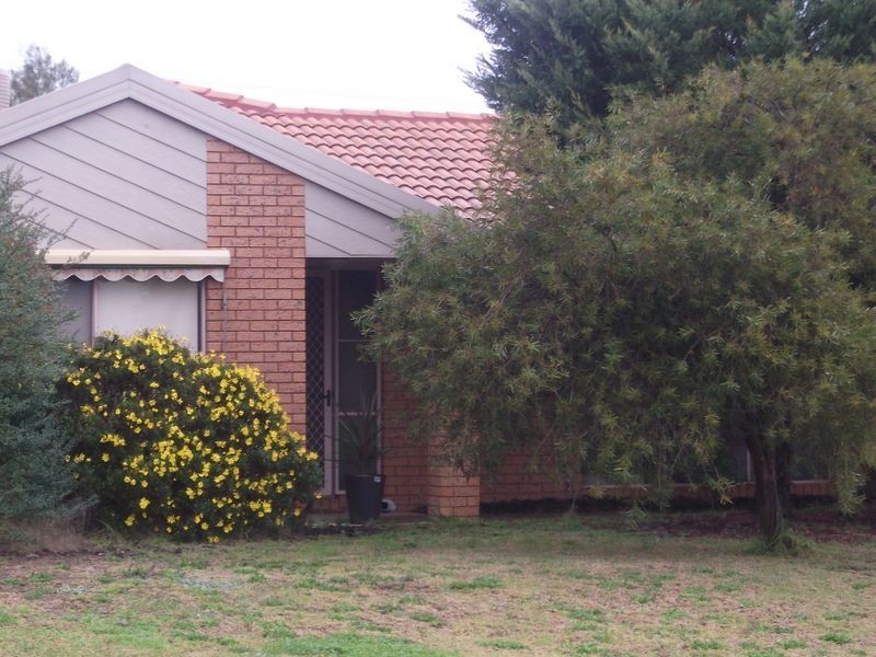 35 Kirrang Avenue, Glenfield Park NSW 2650