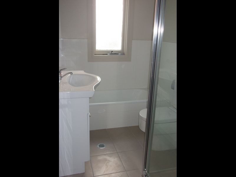 5 Meads Place, Mount Austin NSW 2650