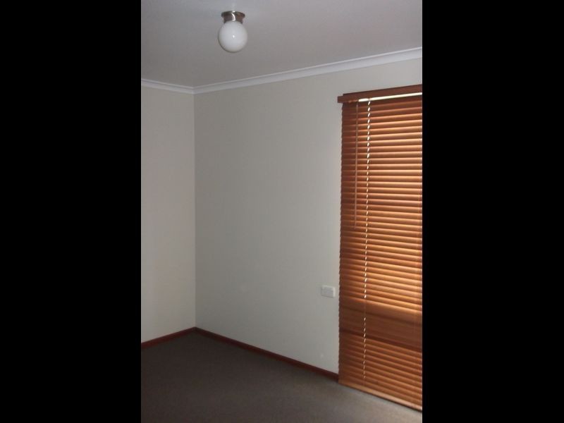 5 Meads Place, Mount Austin NSW 2650