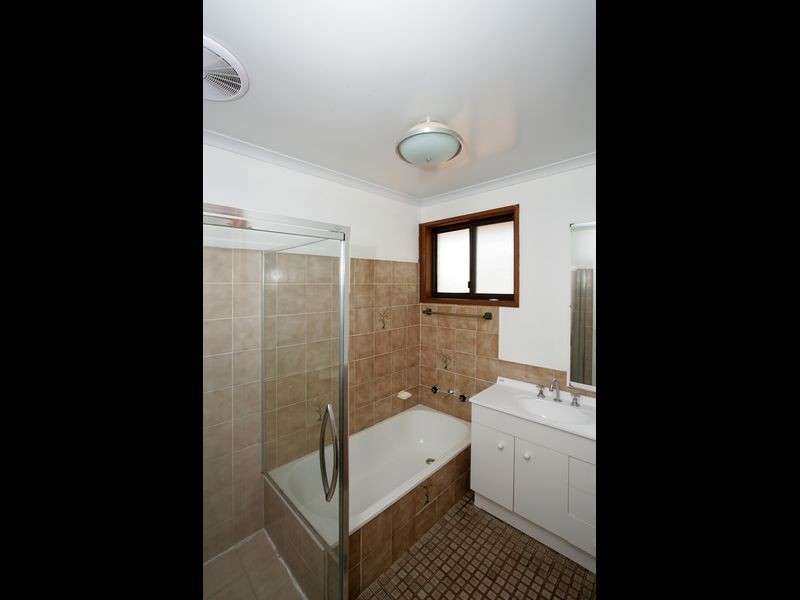 4 Eldershaw Drive, Forest Hill NSW 2651