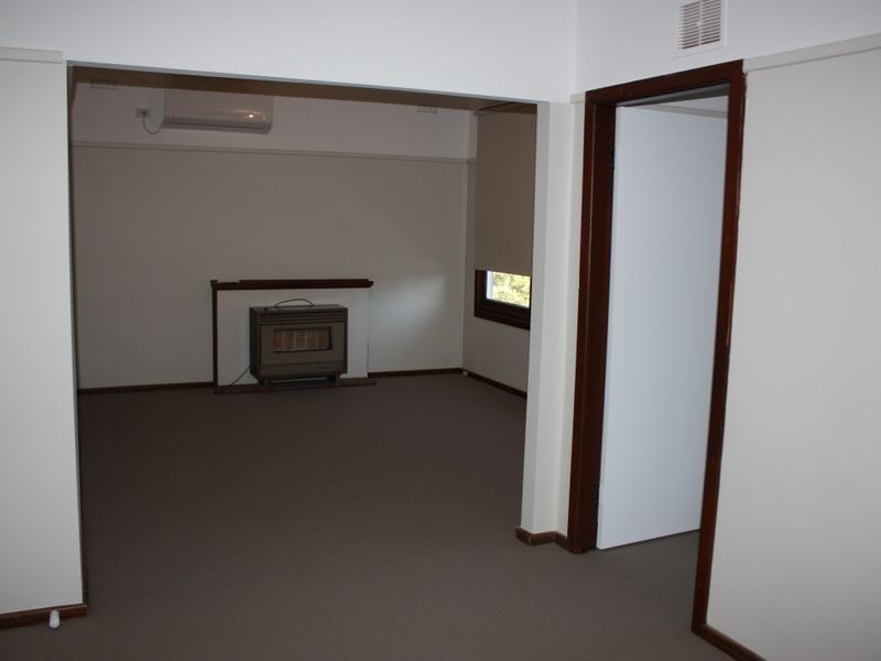 16 Phillip Avenue, Mount Austin NSW 2650