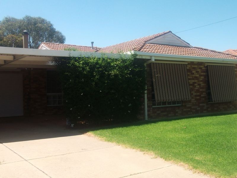 27 Grevillea Crescent, Lake Albert NSW 2650