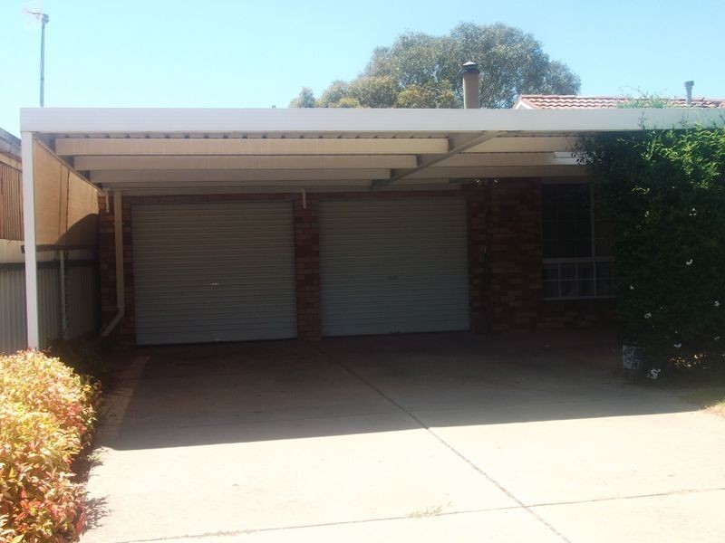 27 Grevillea Crescent, Lake Albert NSW 2650