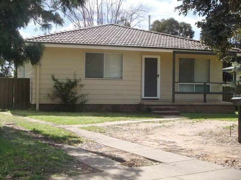 5 Oliver Place, Tolland NSW 2650