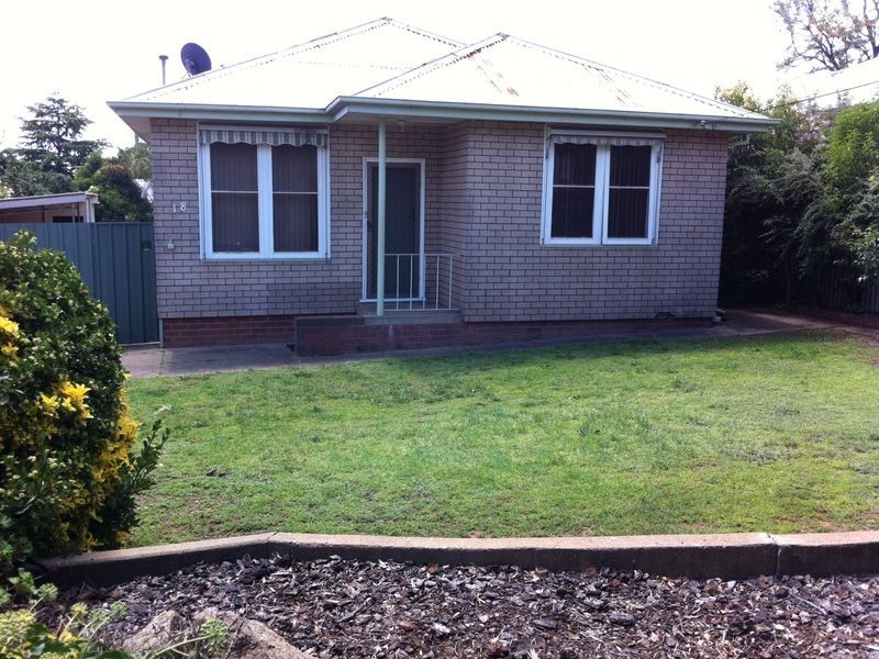 18 Spooner Avenue, Mount Austin NSW 2650