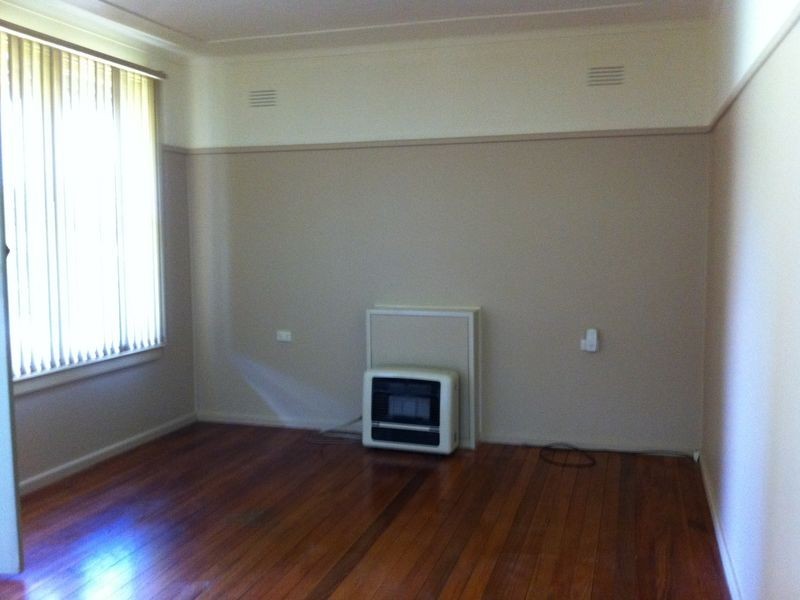 18 Spooner Avenue, Mount Austin NSW 2650