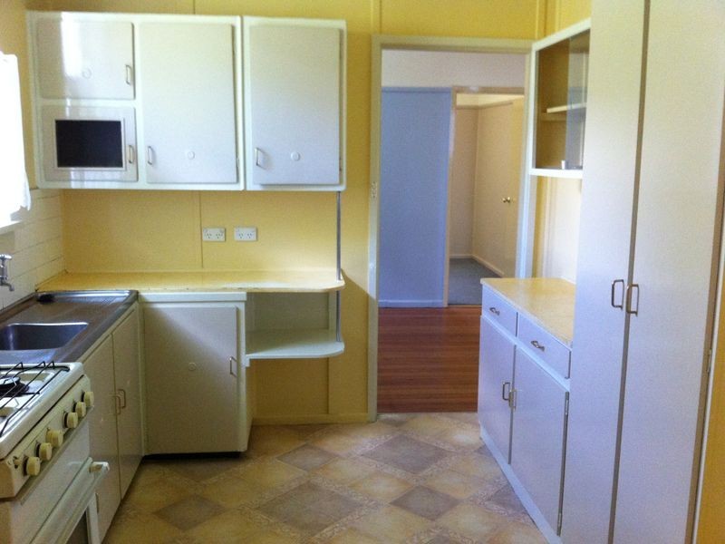 18 Spooner Avenue, Mount Austin NSW 2650