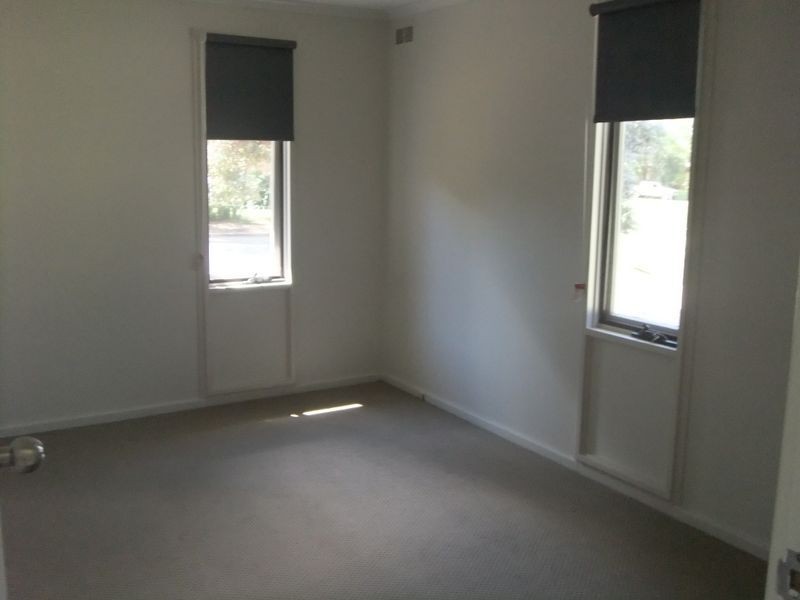 11 Oliver Place, Tolland NSW 2650