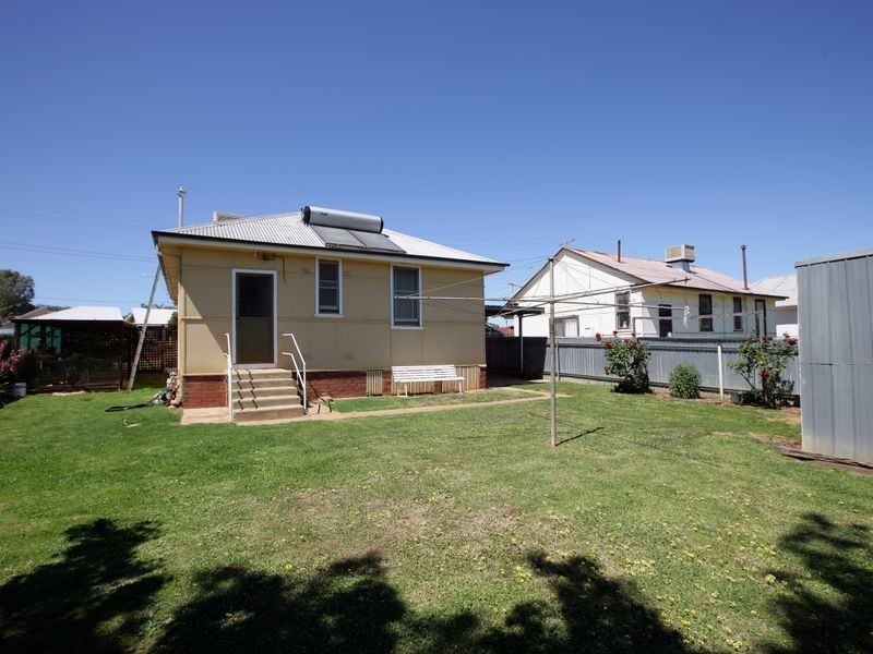 22 Northcott Parade, Mount Austin NSW 2650