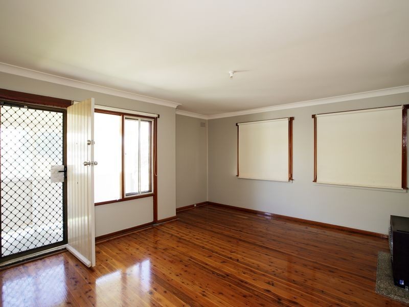 42 McKell Avenue, Mount Austin NSW 2650