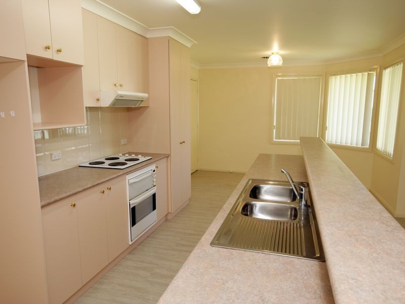 11 Kaloona Drive, Bourkelands NSW 2650