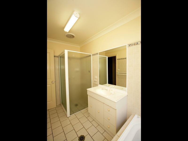 11 Kaloona Drive, Bourkelands NSW 2650