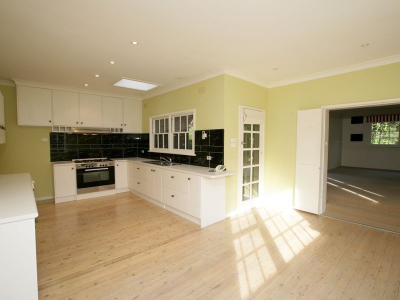 14 Wilks Avenue, Kooringal NSW 2650