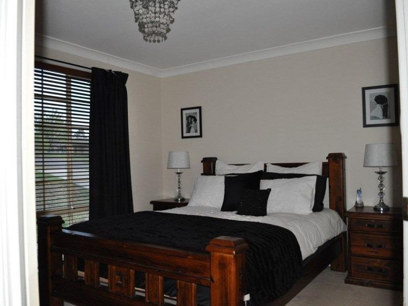 27 Brooklyn Drive, Bourkelands NSW 2650