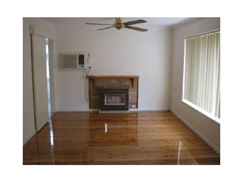 24 Nixon Crescent, Tolland NSW 2650