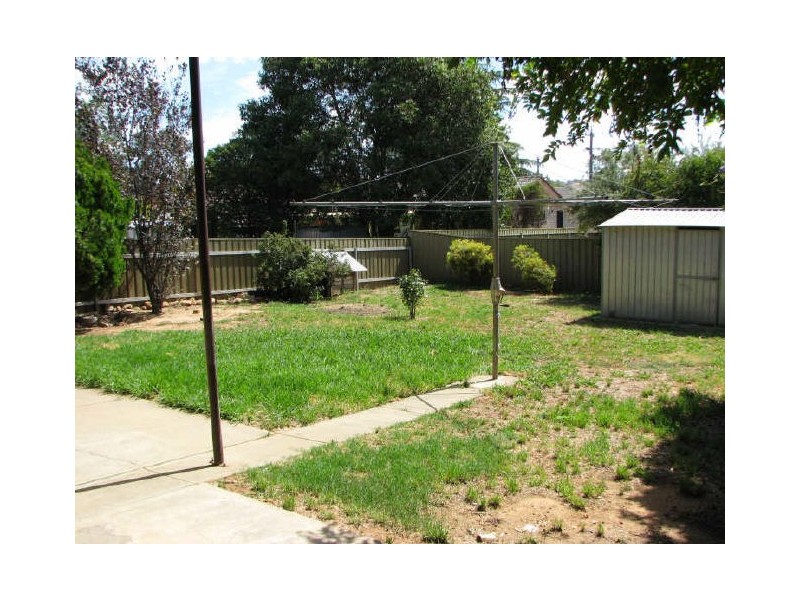 24 Nixon Crescent, Tolland NSW 2650