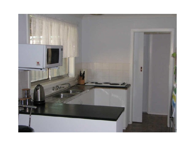 8 Tobruk Street, Ashmont NSW 2650