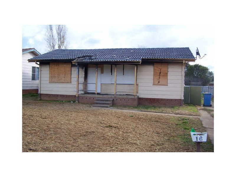 16 Toy Place, Tolland NSW 2650